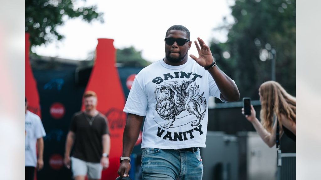 Saint Vanity Clothing: Unique Fusion of Bold Expression