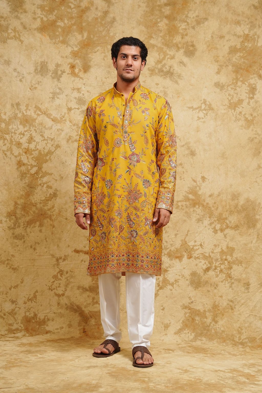 Stylish Kurta Sets for Men: Latest Trends of the Season