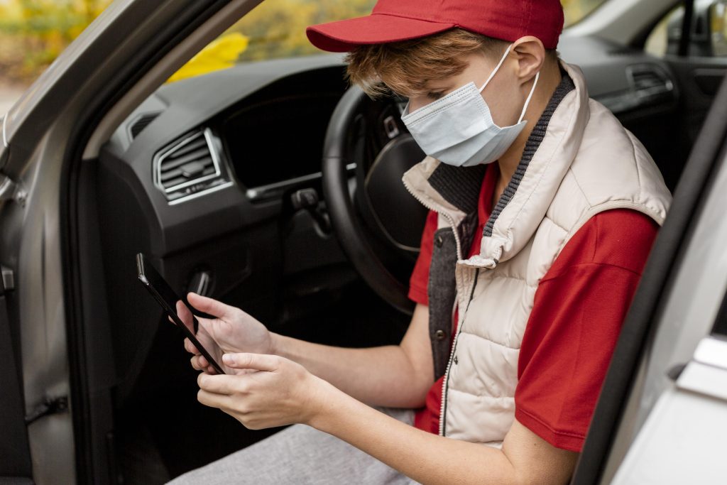 What Dubai Users Really Consider Before Booking a Rental Service