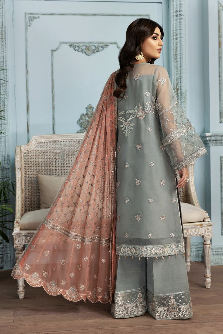Pakistani Wear Online – Modern & Traditional Styles